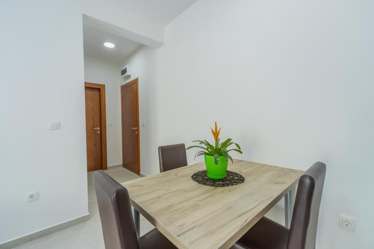 Grejm Lux Family Apartments Petrovac Dış mekan fotoğraf
